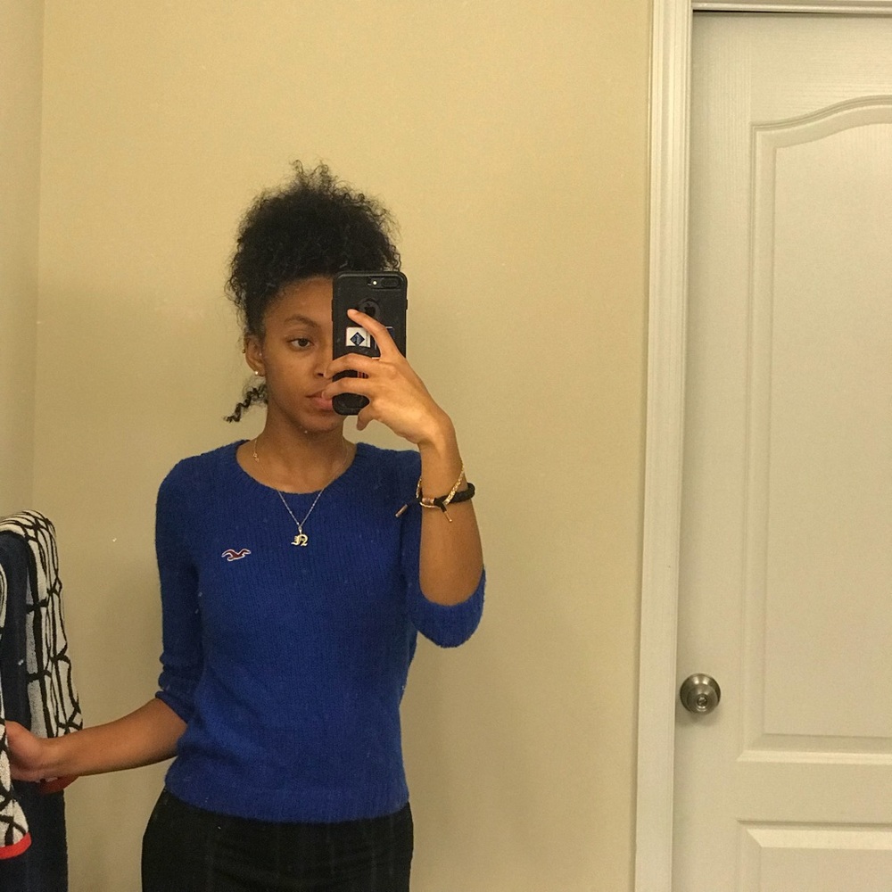 HOLLISTER SWEATER